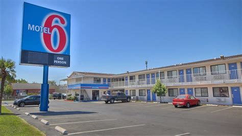 motel 6 reservations online.